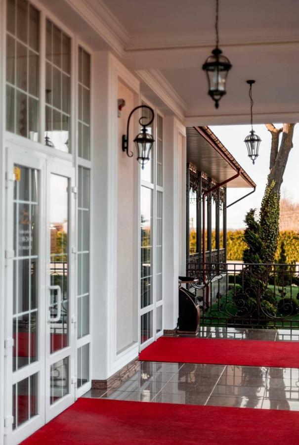 Hotel Grand Aristocrate Dubovtsy Exterior foto