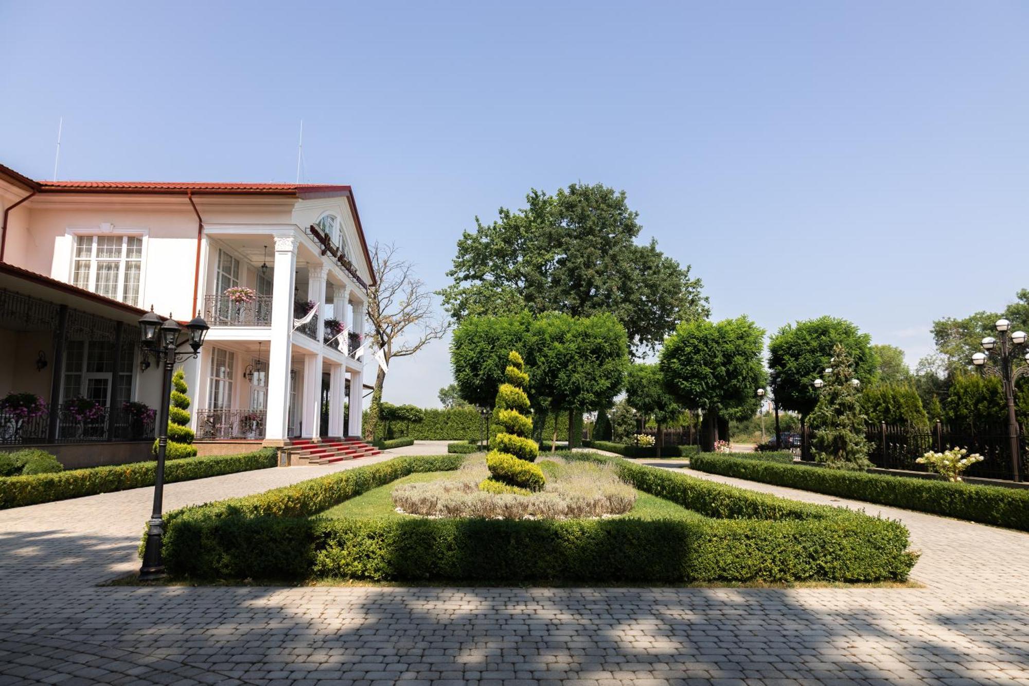 Hotel Grand Aristocrate Dubovtsy Exterior foto