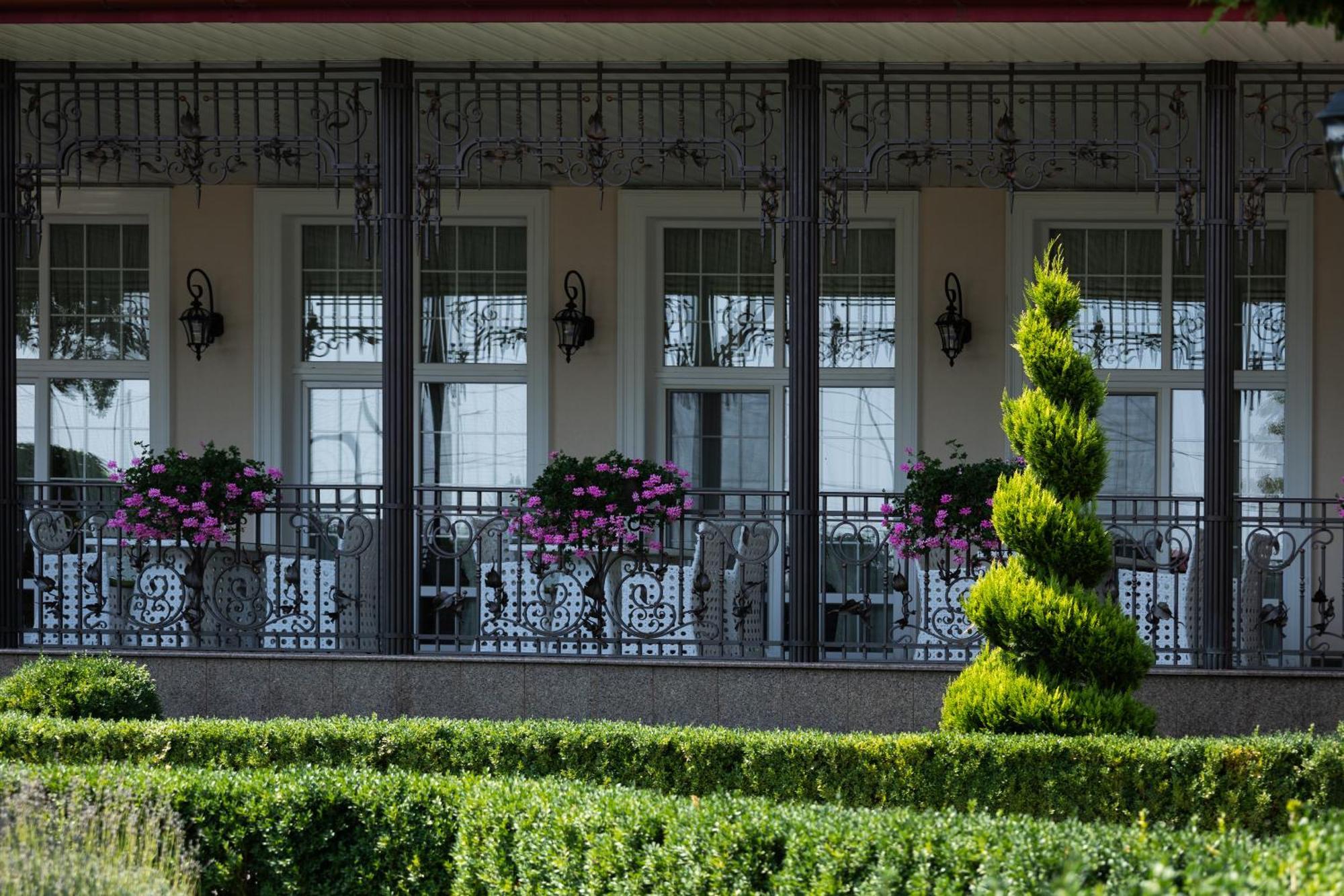 Hotel Grand Aristocrate Dubovtsy Exterior foto