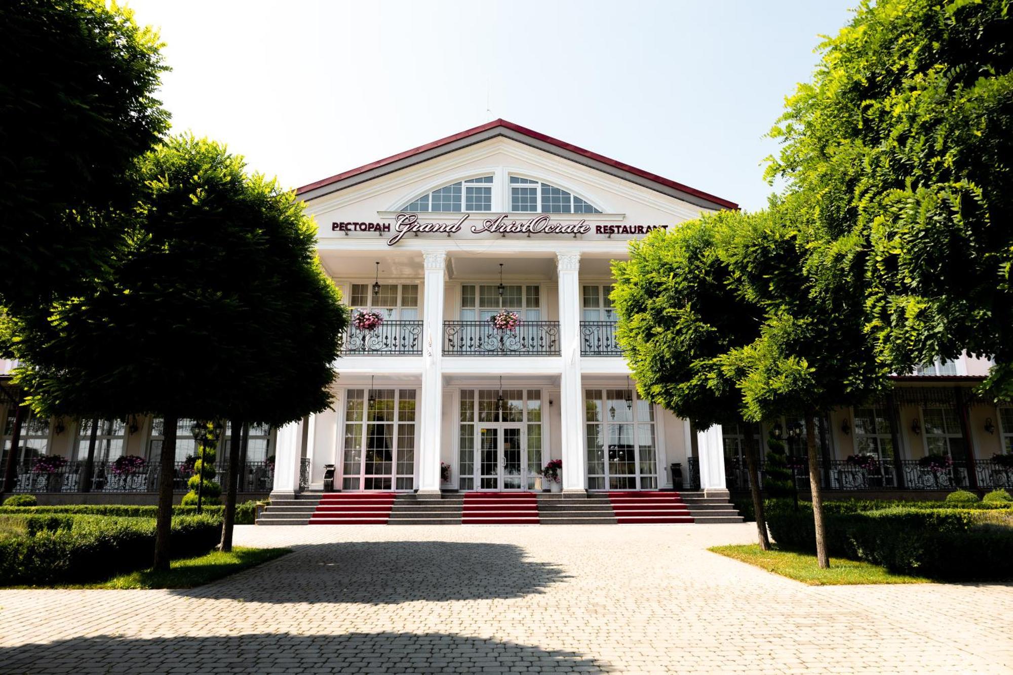 Hotel Grand Aristocrate Dubovtsy Exterior foto