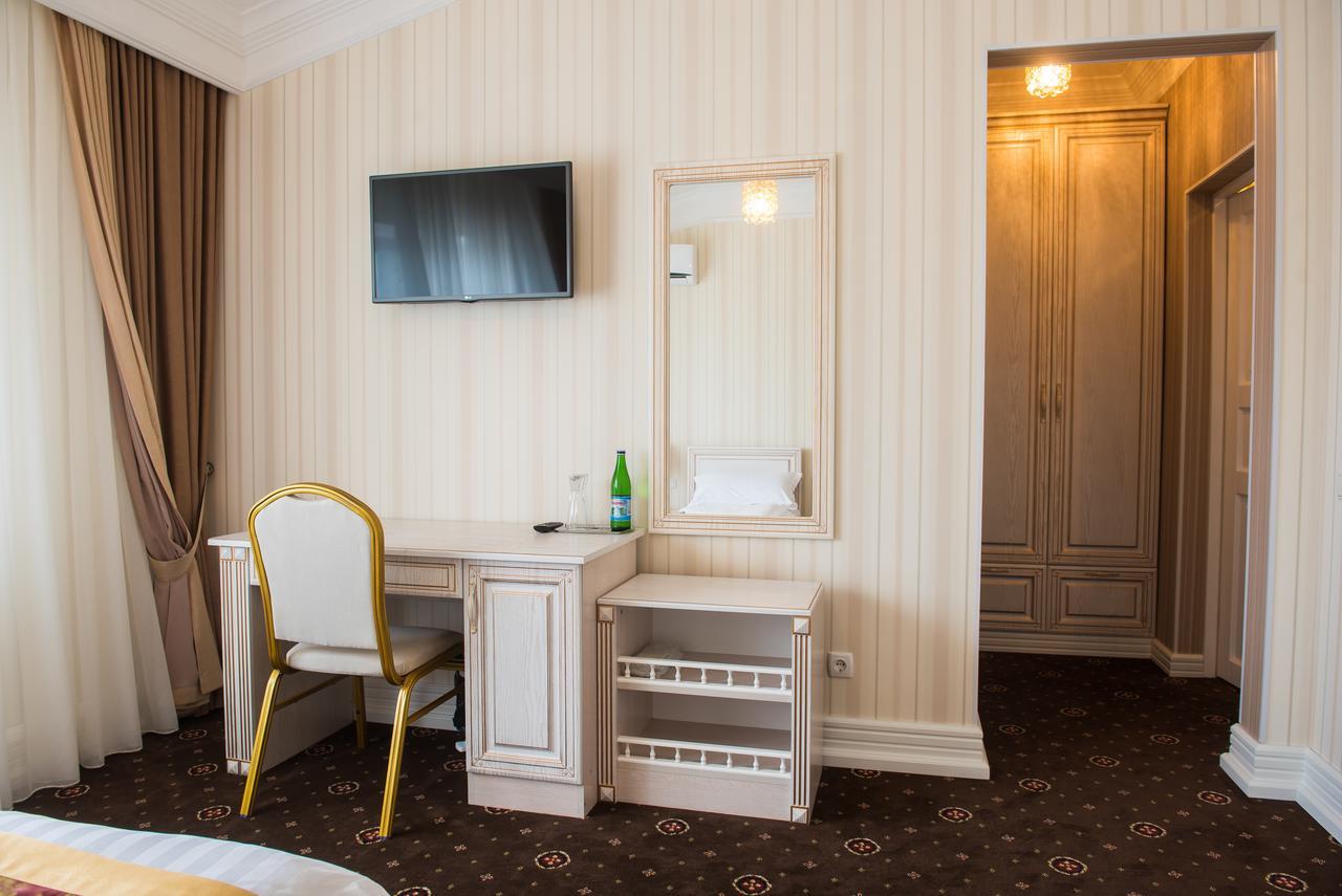 Hotel Grand Aristocrate Dubovtsy Exterior foto